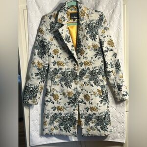 Beautiful for Spring!
Sam Edelman size S lightweight coat